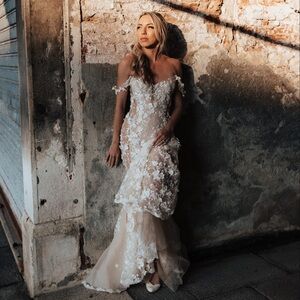 Elegant Off-Shoulder Lace Dress